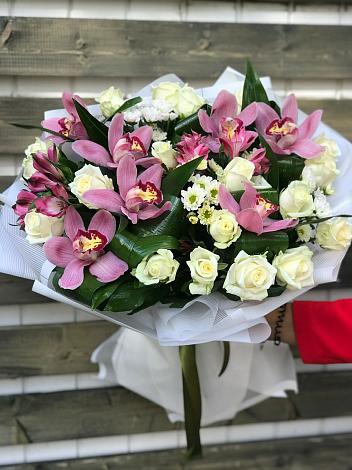 Букет цветов из: Розы и Хризантемы в Петропавловской Краснодарского края