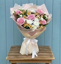 Букет цветов из:  Гвоздики, Орхидеи и Розы #REPLACE_PRED# Петропавловской Краснодарского края