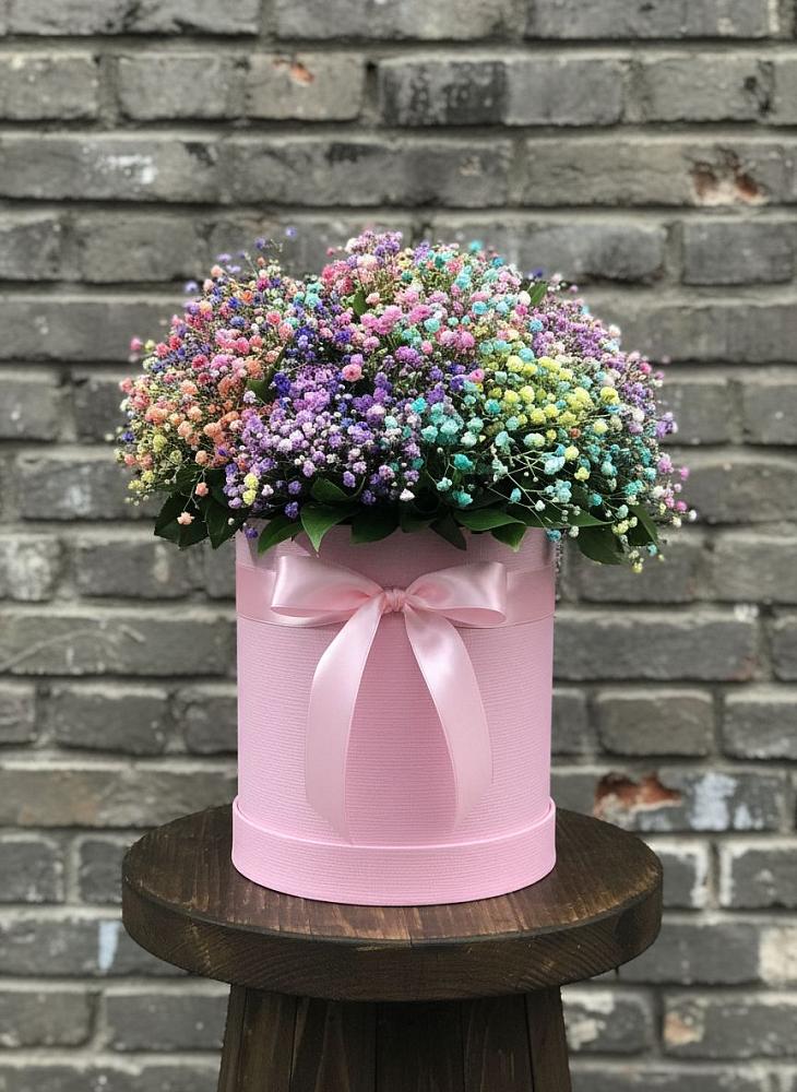 Цветочная композиция из Гипсофила и Розы в шляпной коробке в Петропавловской Краснодарского края