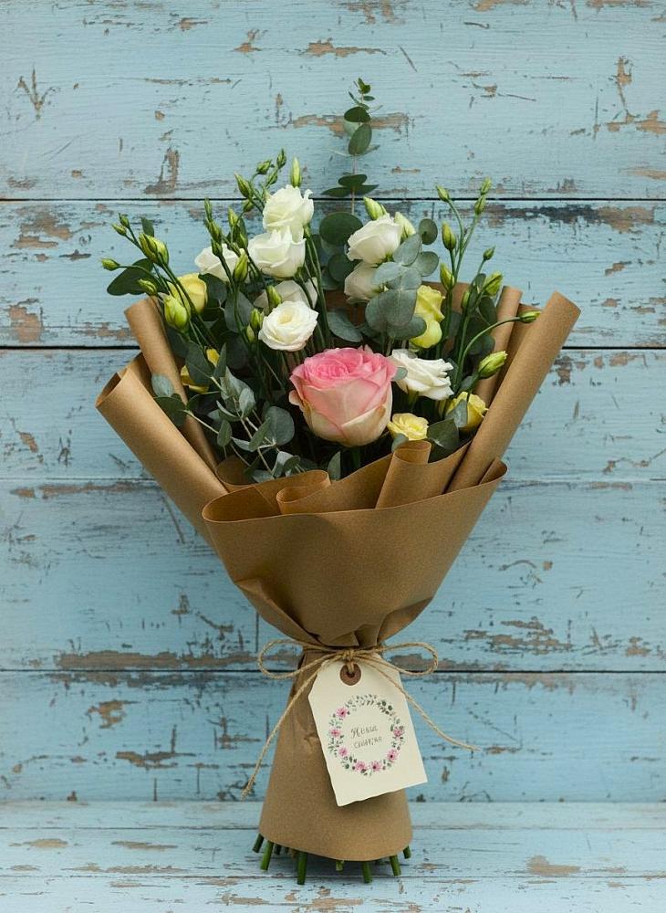 Букет цветов из: Розы и Лизиантусы в Петропавловской Краснодарского края