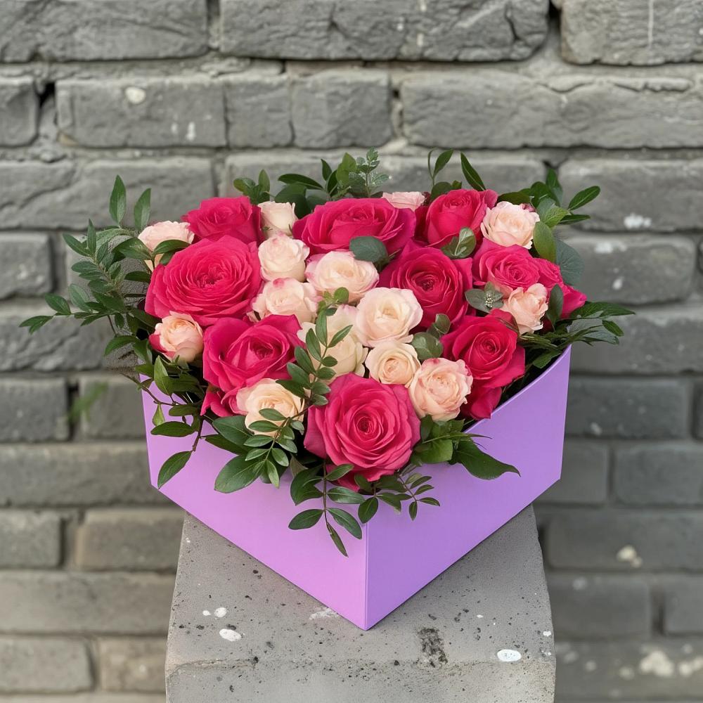 Цветочная композиция из Розы в коробке в Петропавловской Краснодарского края