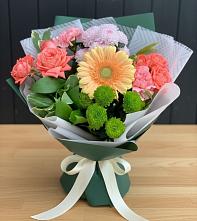 Букет цветов из:  Гвоздики, Розы, Герберы и Хризантемы в Петропавловской Краснодарского края
