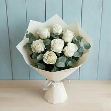 Букет Белые розы в Эвкалипте в Петропавловской Краснодарского края