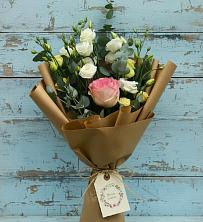 Букет цветов из:  Розы и Лизиантусы в Петропавловской Краснодарского края