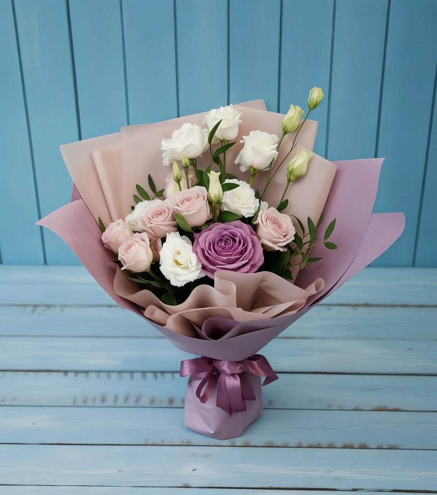 Букет цветов из: Розы и Лизиантусы в Петропавловской Краснодарского края